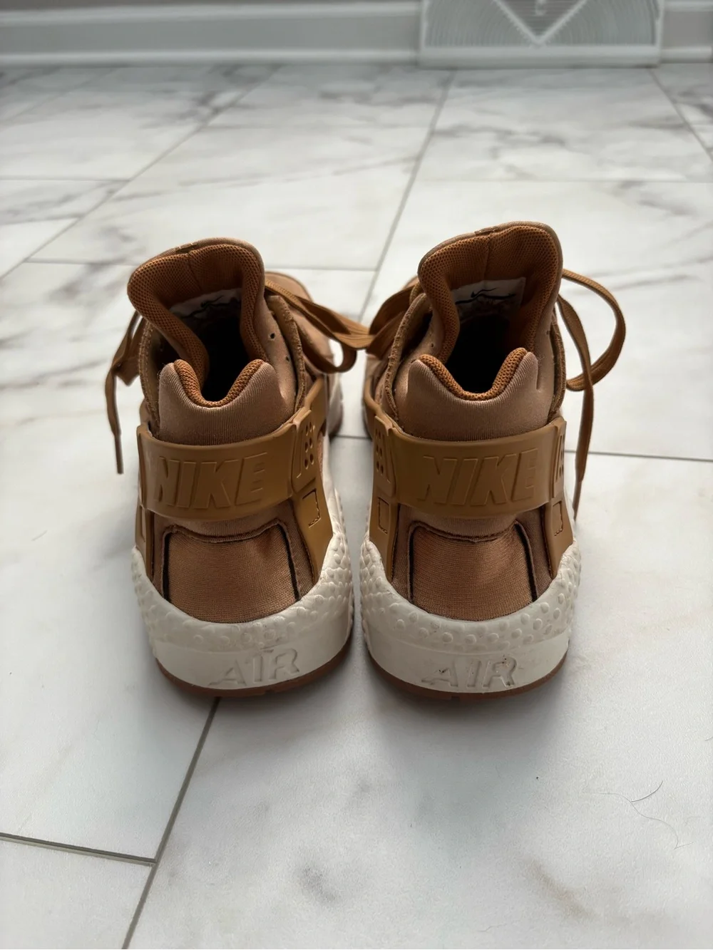 Nike Men’s Huarache Sneaker - Tan/Brown - Picture 5 of 9